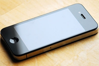 В центре Саратова у студентки отняли iPhone-4