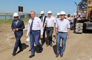 Губернатор побывал на стройплощадке спорткомплекса