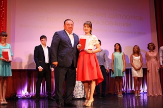 Выпускники нового факультета Эконома получили дипломы