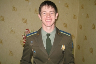 Большинство читателей выступили за создание памятника летчику Евгению Долгину