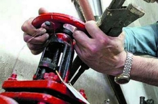 Власти решают проблему подачи воды в дома Красного Октября
