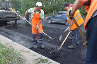В выходные заасфальтировали 452 кв. метра дорог на Соколовой и Тулайкова