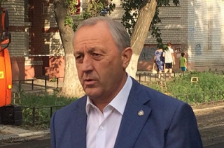Ремонт дорог. Губернатор два часа стоял в пробке на трассе
