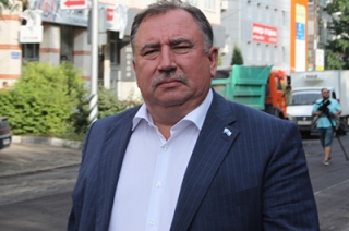 Валерий Сараев распорядился отселить людей из трех аварийных домов