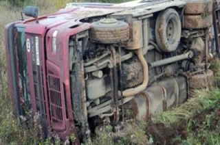 В ДТП под Саратовом пострадал водитель фуры со щебнем