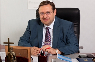 Сергей Наумов поздравляет главу Саратова с юбилеем