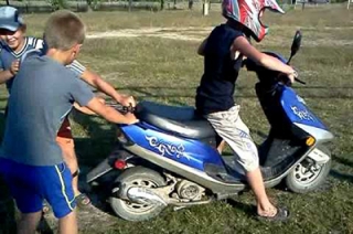 Полицейские будут ловить малолетних байкеров в дачных поселках