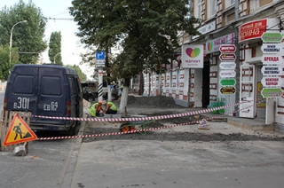 Тротуарную плитку на Московской меняют на новый асфальт