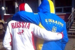 Россияне стали лучше относиться к Америке и Украине