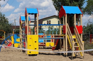К вечеру в Саратове будут стоять 40 новых детских площадок