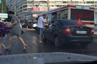 Движение на мосту Саратов-Энгельс парализовано