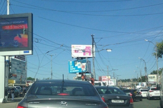 В центре Саратова тягач сорвал контактные провода