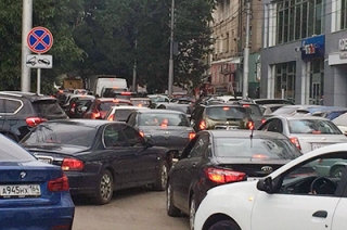 Центр Саратова стоит в пробках