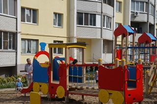 По новому проекту в Волжском районе установлено 15 детских площадок