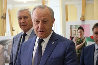 Губернатор начал заседание правительства с поздравлений чемпионке мира