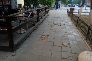 Саратовцы просят привести в порядок тротуары на Вольской
