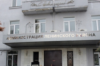 Администрация об упавших на ребенка качелях: "Они стояли более 20 лет"