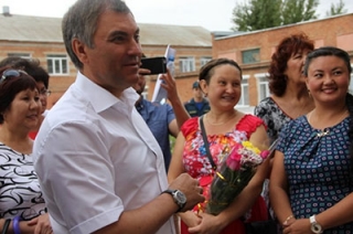 День знаний. В гости к школьникам Алгая приехал Вячеслав Володин