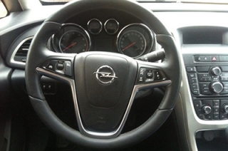 Приставы арестовали "Opel" саратовского должника