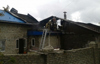 В Заводском районе сгорели крыши трех домов