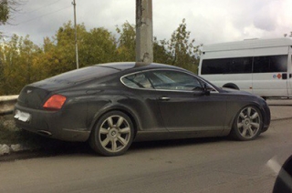 Водитель разбил "Bentley Continental GT" в Ленинском районе Саратова