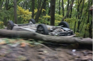 На 10-й Дачной автомобиль вылетел в кювет