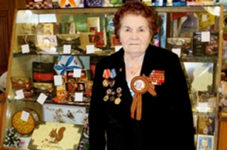 Глава района поздравил директора магазина "Белочка" с 93-летием