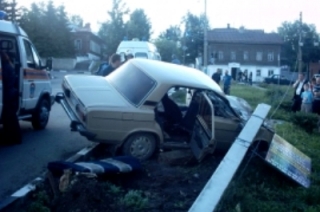 В аварии под Хвалынском пострадала беременная женщина и погиб мужчина