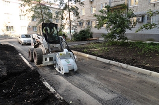 Во дворе на Лермонтова подрядчика обязали поменять новый асфальт