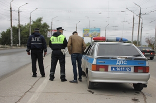 В Саратове разыскивается покинувший место аварии водитель