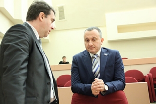 Антон Ищенко призвал руководство гордумы отказаться от служебного транспорта