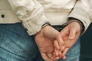 Во время матча "Сокол-Шинник" полицейские задержали двух пьяных фанатов