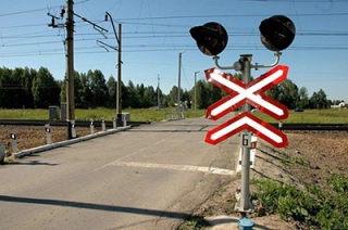 На Сокурском тракте сегодня закрывается железнодорожный переезд