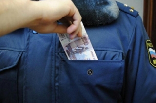 Бывшего сотрудника ГИБДД будут судить за взятку