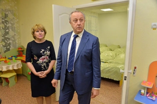 Губернатор распорядился заменить 120 окон в детском саду