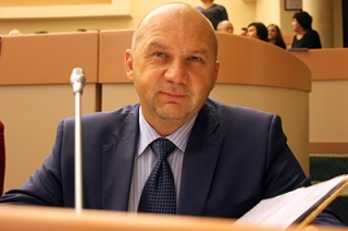 Олег Комаров напомнил депутатам о темных улицах Ленинского района