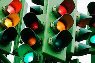 Депутаты просят установить дополнительные светофоры рядом со школами