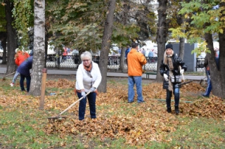 Саратовские депутаты приняли участие в общегородском субботнике