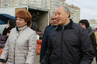 Губернатор оценил рыбу на сельхозрынке в Юбилейном