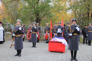 Останки погибшего в годы войны летчика захоронили в Вольске