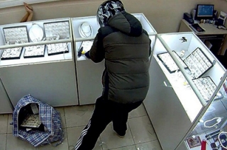 21-летний грабитель отпустил бороду для налета на ювелирный магазин