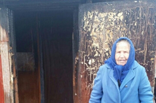 Пожилые сестры просят о помощи в восстановлении сгоревшего дома