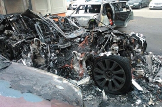 Поздно ночью загорелся припаркованный "Range Rover"
