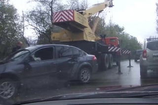 Видео. Иномарка попала в ДТП на Плодородной