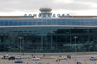 Пассажиры сообщают о задержках авиарейсов из Москвы и Петербурга