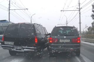 Автохам с номерами Дагестана спровоцировал конфликт на мосту в Саратове