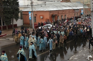 В Крестном ходе в Саратове приняли участие семь тысяч человек