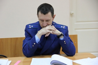 Потерпевший по делу экс-прокурора Энгельса не дождался возврата денег