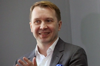 Евгений Миронов и Герман Греф откроют первую в России выставку тактильных картин