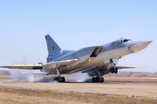 Ракетоносцы на авиабазе "Энгельс" находятся в режиме боевого дежурства